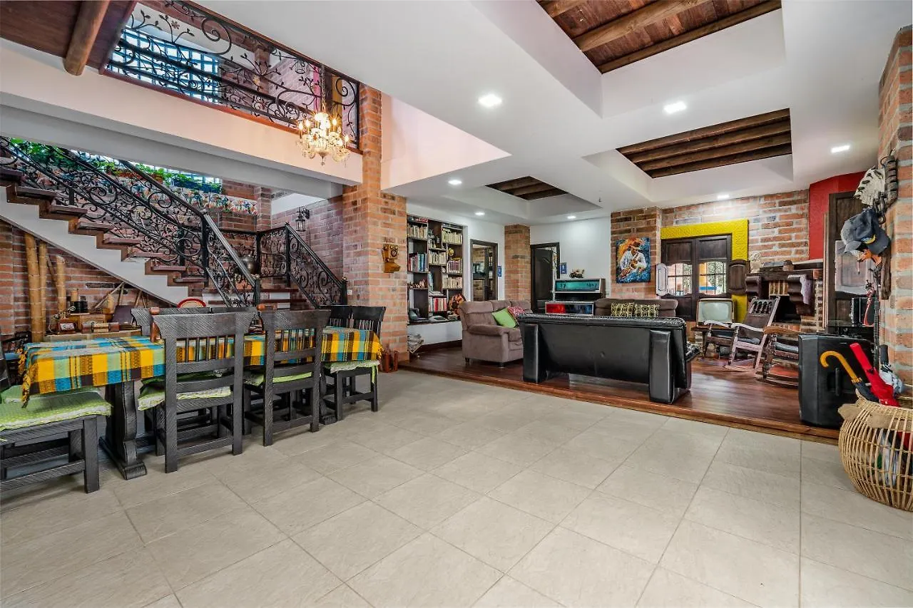 Aeropuerto-Rionegro- Monteolivo Colonial Villa